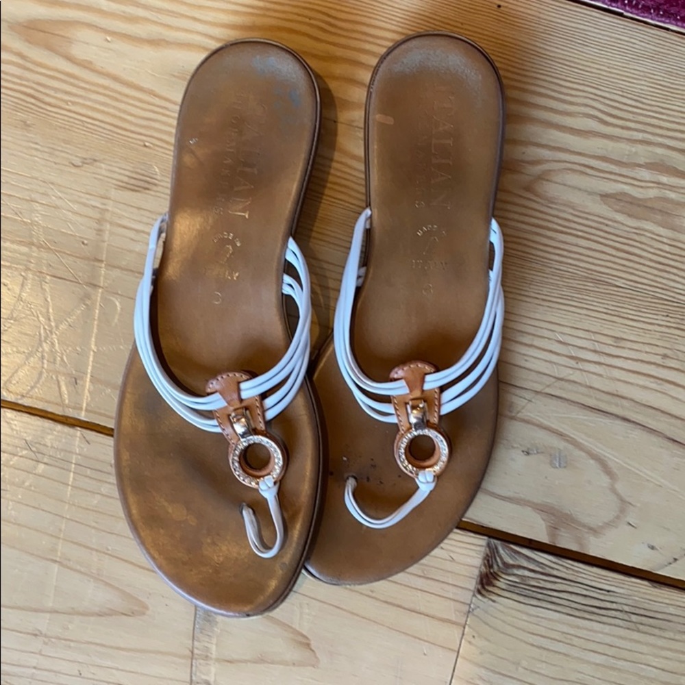 White flip flop with a little bling - Picture 2 of 8